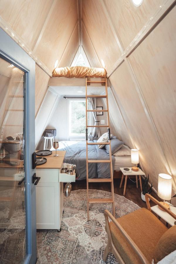 RockbridgeBlue Brambler Glamping A-Frameアパートメント エクステリア 写真