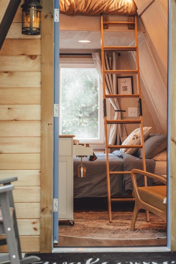 RockbridgeBlue Brambler Glamping A-Frameアパートメント エクステリア 写真