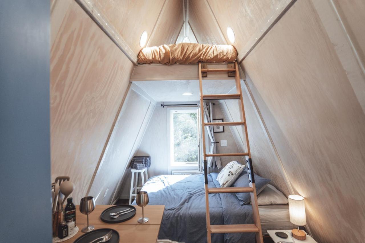 RockbridgeBlue Brambler Glamping A-Frameアパートメント エクステリア 写真