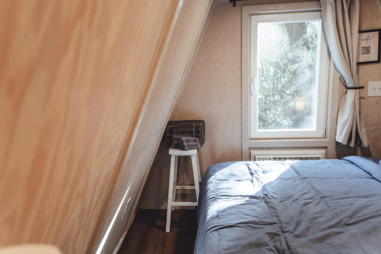 RockbridgeBlue Brambler Glamping A-Frameアパートメント エクステリア 写真