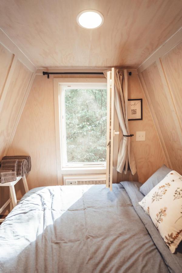 RockbridgeBlue Brambler Glamping A-Frameアパートメント エクステリア 写真