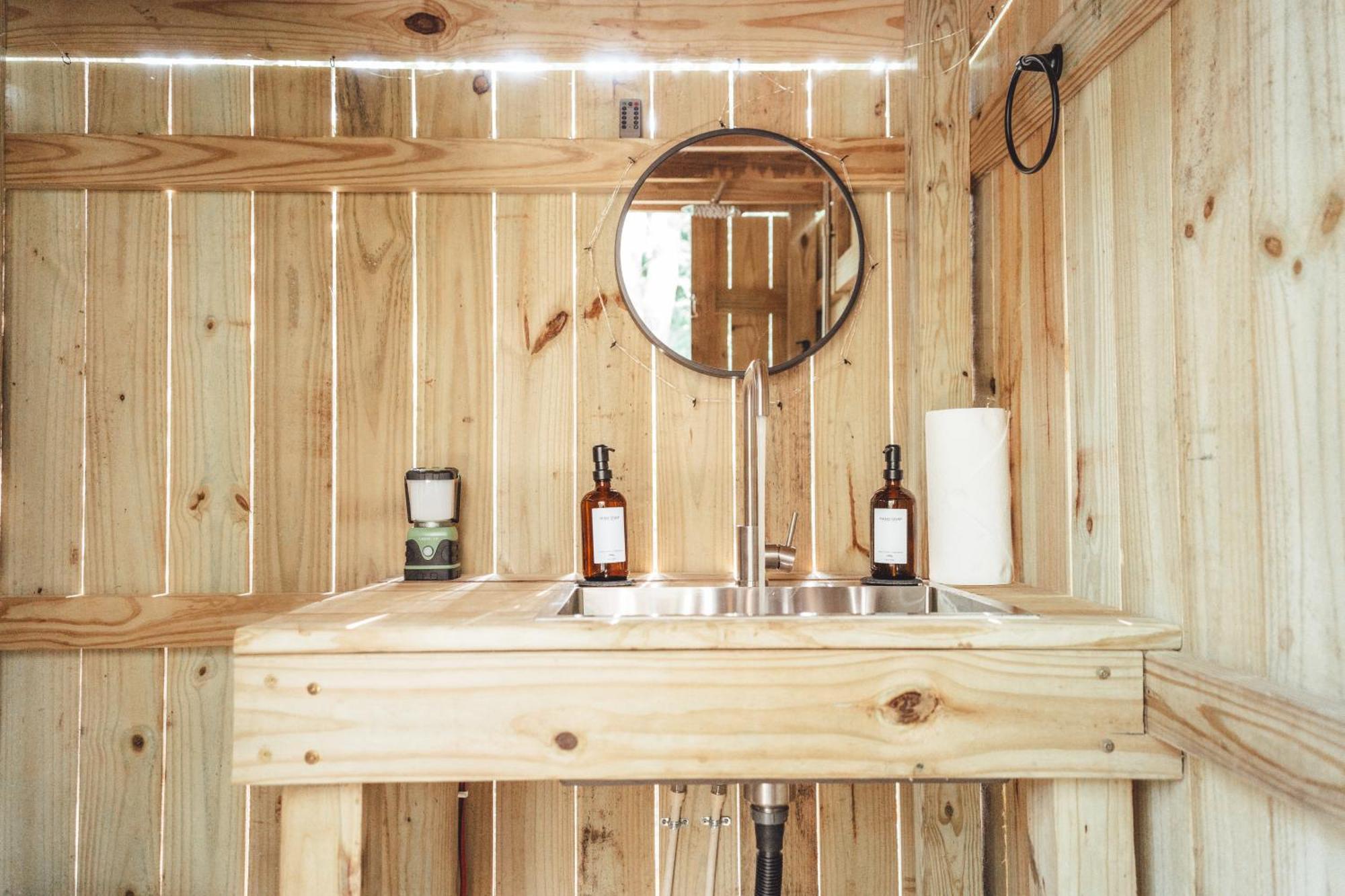 RockbridgeBlue Brambler Glamping A-Frameアパートメント エクステリア 写真