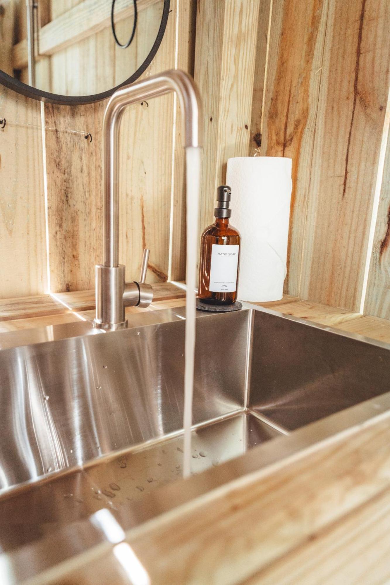 RockbridgeBlue Brambler Glamping A-Frameアパートメント エクステリア 写真
