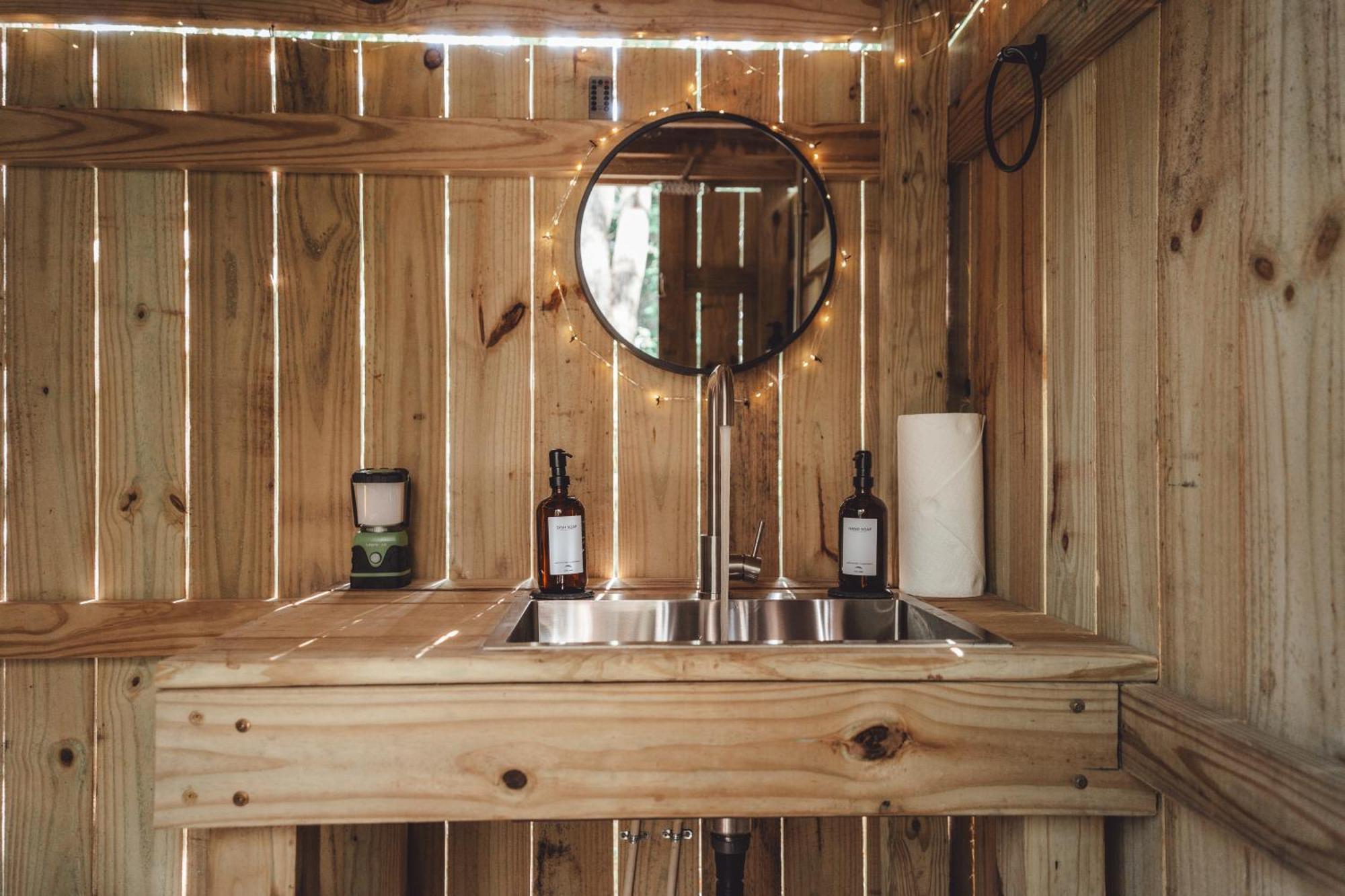 RockbridgeBlue Brambler Glamping A-Frameアパートメント エクステリア 写真