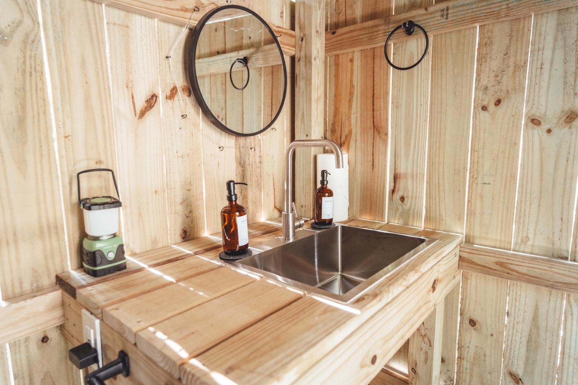 RockbridgeBlue Brambler Glamping A-Frameアパートメント エクステリア 写真
